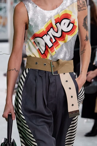 Look 16